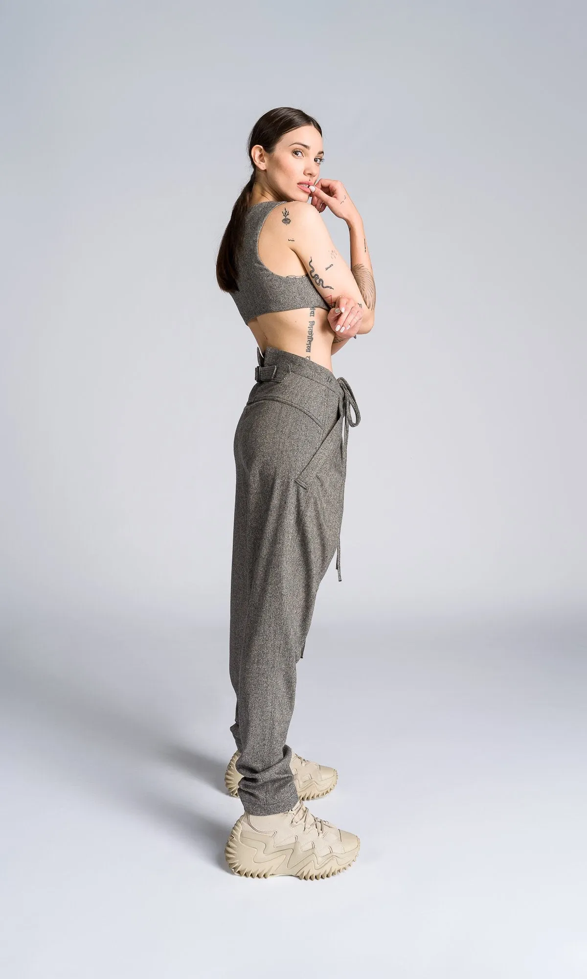 Two-piece Set of Tapered Pants and Cropped Suit Vest