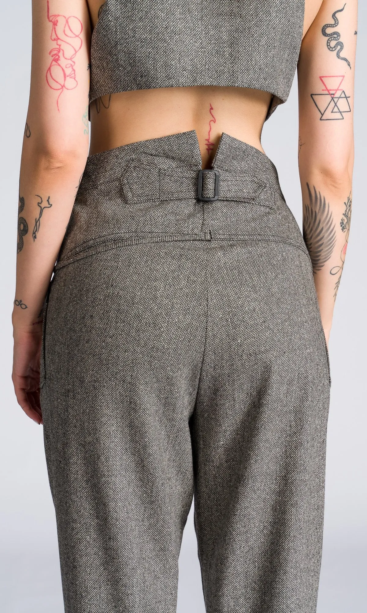 Two-piece Set of Tapered Pants and Cropped Suit Vest